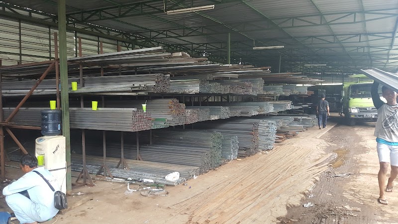 Besi Timbul Jaya: Jembatan Kekuatan di Jantung Cilacap